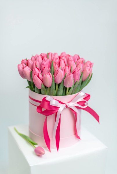 Pink tulip hatbox