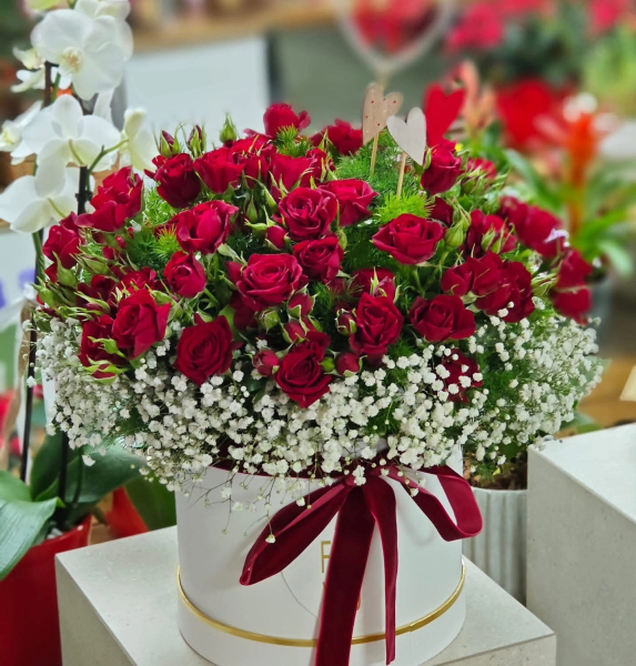 Red rose hatbox