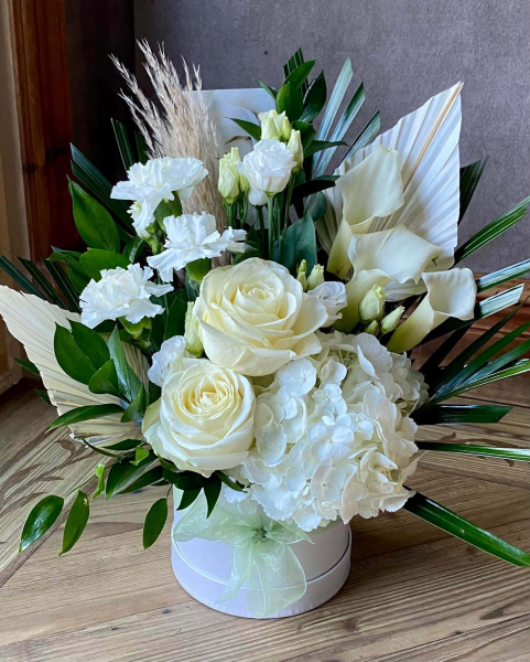 Pure elegance arrangement