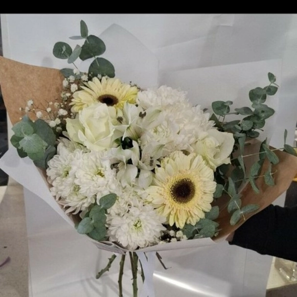 White-shades-bouquet