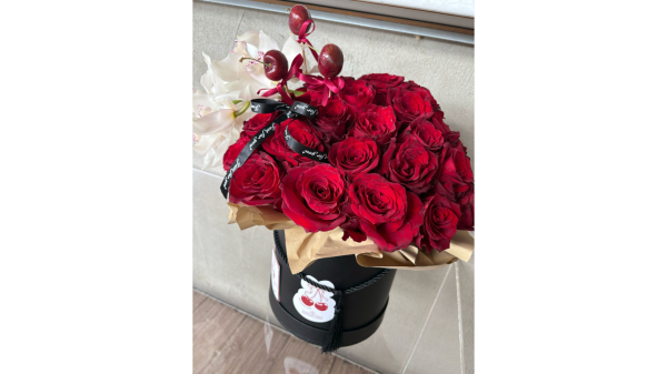 Cherry-amour-15-roses-in