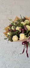 half-dozen-white-roses