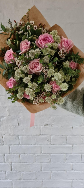 one-dozen-pink-roses