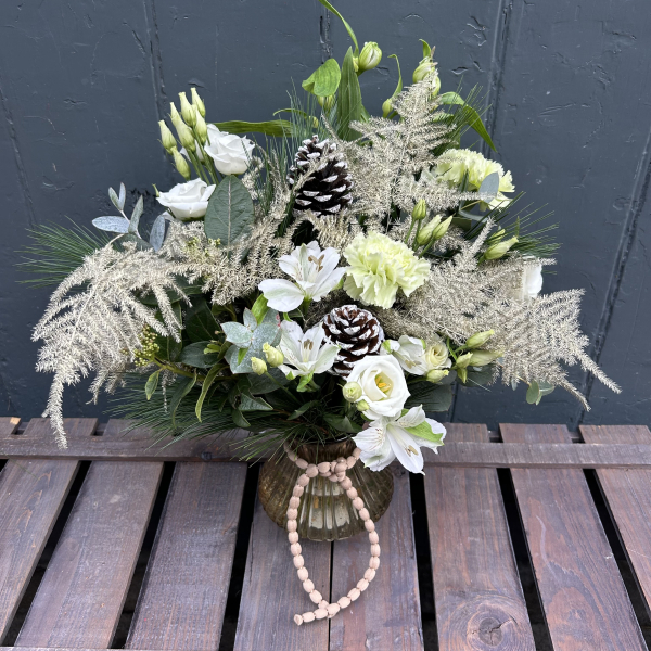 Golden christmas arrangem