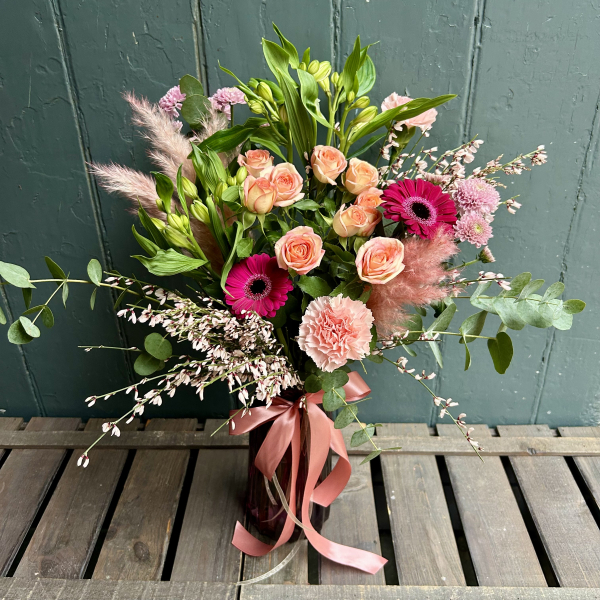 Pink garden rose vase