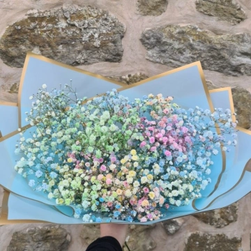 rainbow-gypsophila-bouquet