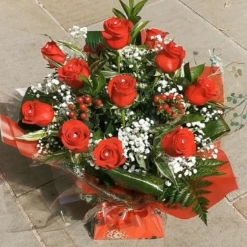 dazzling-dozen-red-roses