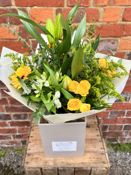 buttercup-beauty-handtied