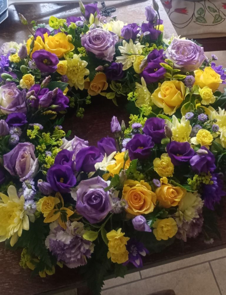 Golden memories wreath