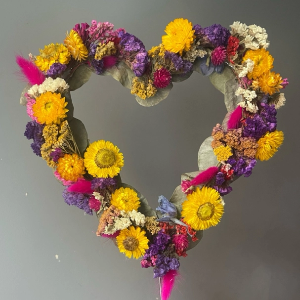 dried-flower-heart-cake-topper