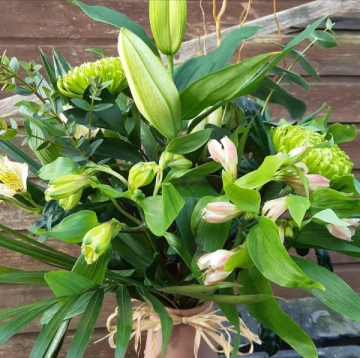 seasonal-breeze-eco-vase
