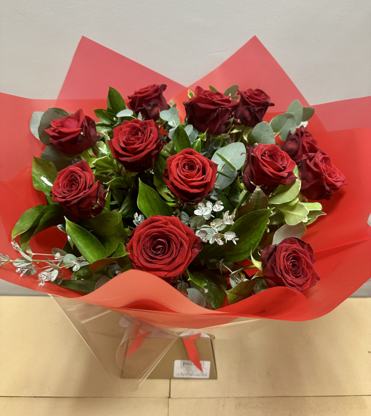 12 red roses