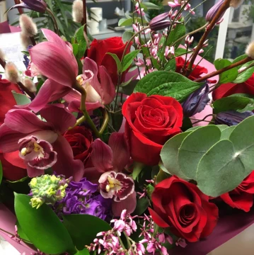 valentines-mixed-hand-tied