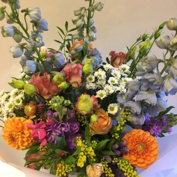 mixed-seasonal-hand-tied