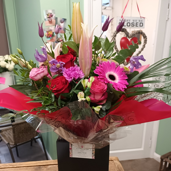 Valentine lily handtie