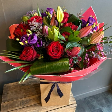 romantic-handtied