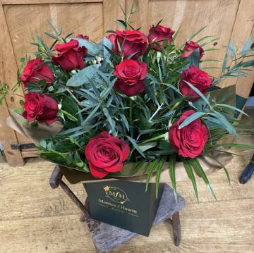 12-red-rose-bouquet