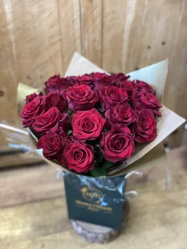 solid-red-rose-bouquet