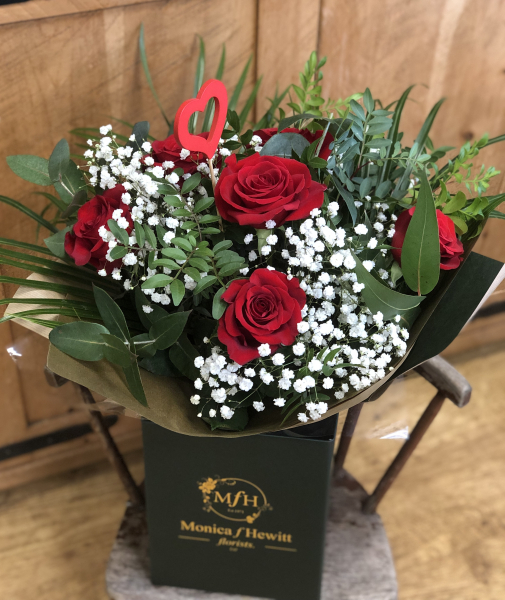 6-red-rose-bouquet