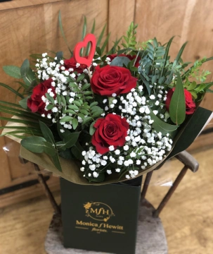6-red-rose-bouquet