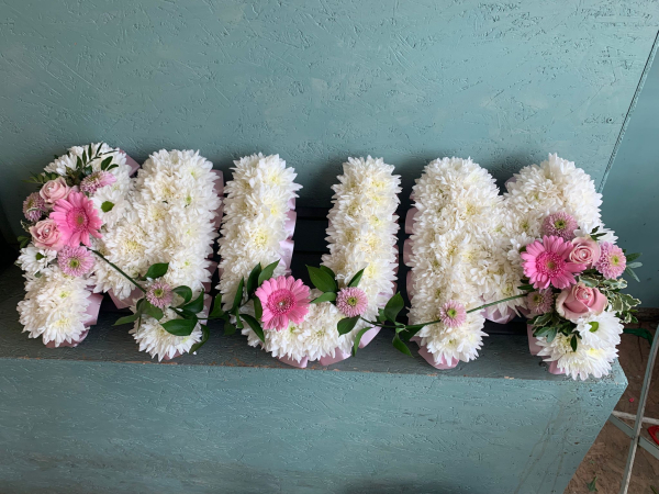 Mum pink letter tribute