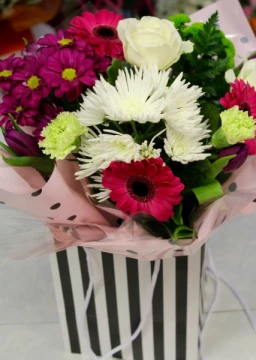 gift-bag-of-flowers
