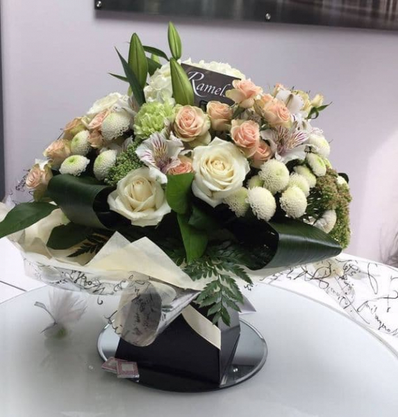 neutral-handtied
