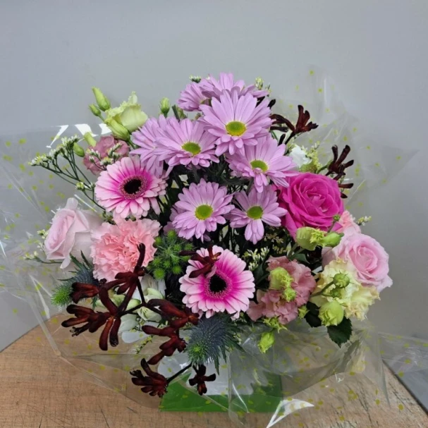 florist-choice-seasonal-water-vase