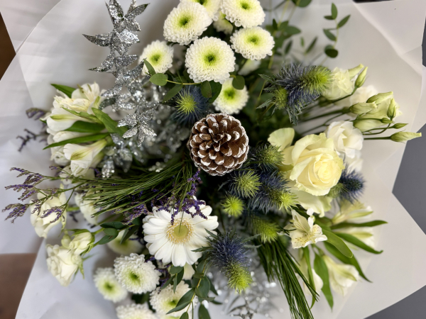 Cool winter hand tie