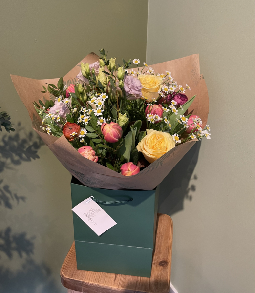 seasonal-spring-bouquet