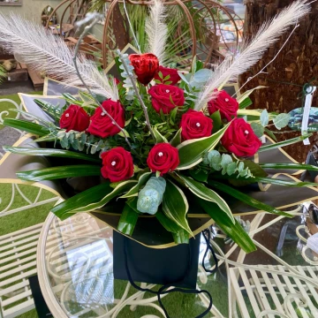 luxury-diamant-dozen-red-roses