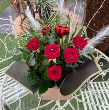 trending-six-romance-roses