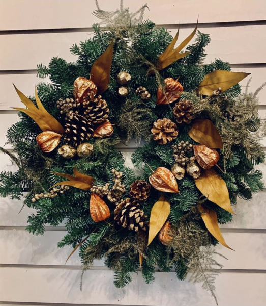 Glimmering golds wreath