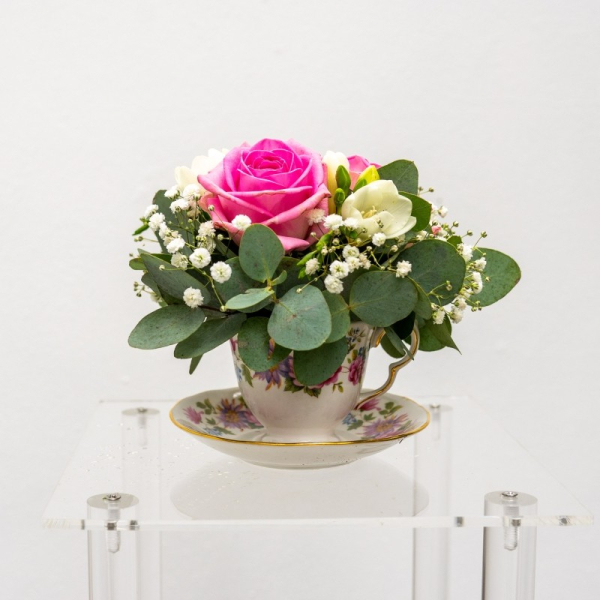 Tea cup arrangement