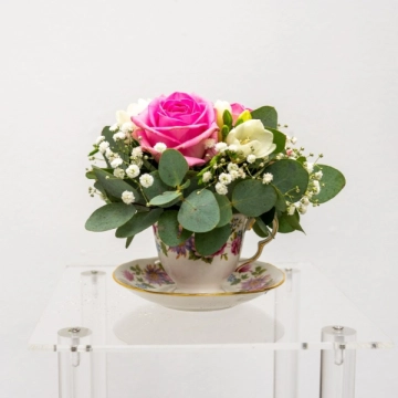 tea-cup-arrangement