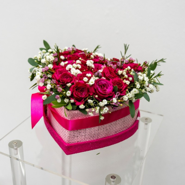 pink-heart-hat-box