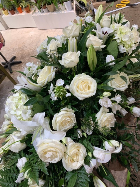 White and green tribute
