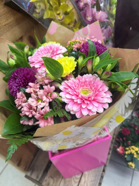 Mixed handtied