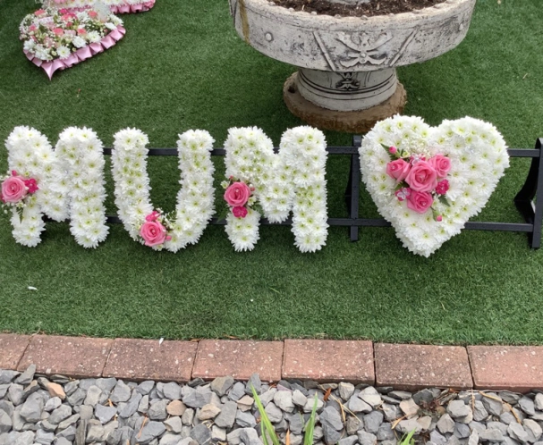 mum-lettering-with-heart