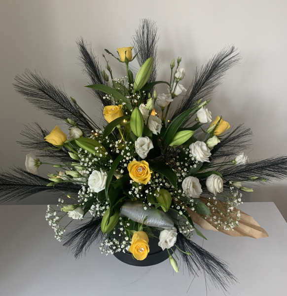 hat-box-with-12-roses