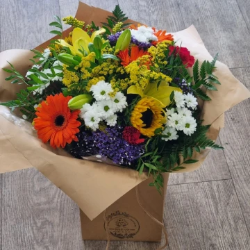 handtied-bouquet-in-water