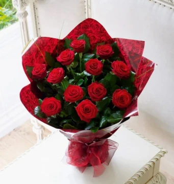 gorgeous-rose-handtie