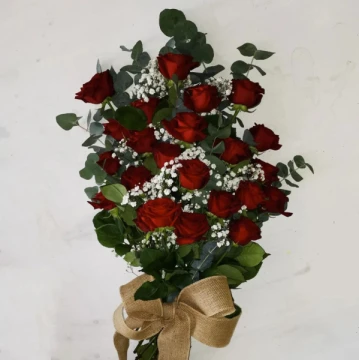 tied-red-rose-spray