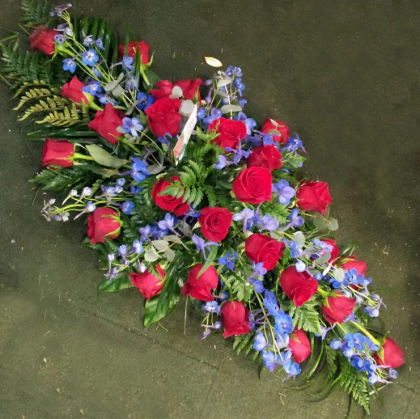 red-rose-and-blue-spray