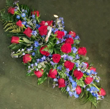 red-rose-and-blue-spray