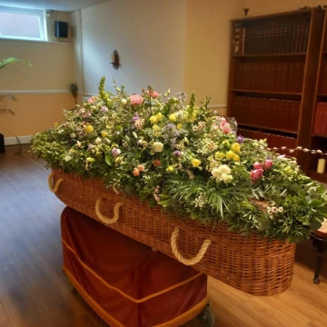 full-casket-garland
