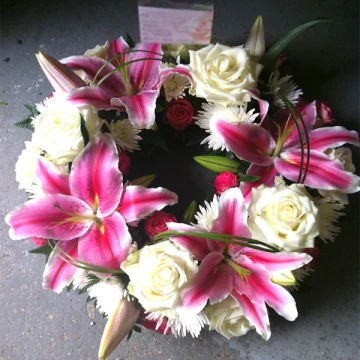 10-lily-rose-wreath