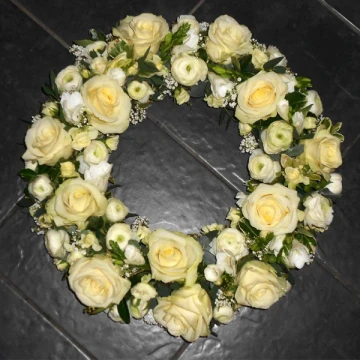 16-cream-rose-wreath