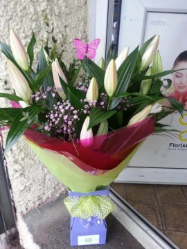 white-lily-bouquet