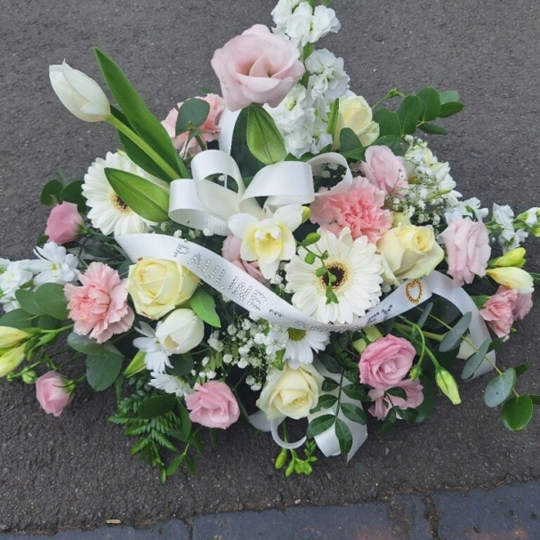 Table flowers arrangement